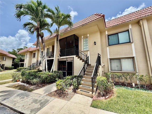 1 of 24 - 318 Lakeview Dr 203, Weston, FL