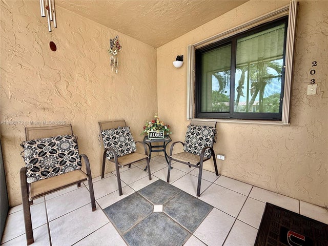 2 of 24 - 318 Lakeview Dr 203, Weston, FL