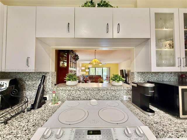 5 of 24 - 318 Lakeview Dr 203, Weston, FL