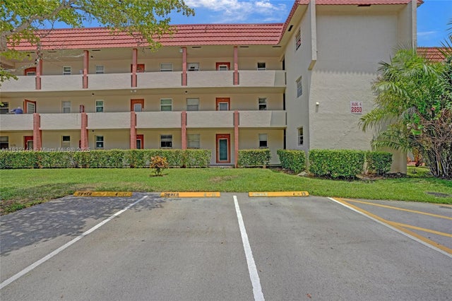 2 of 30 - 2850 W Sunrise Lakes Dr 106, Sunrise, FL