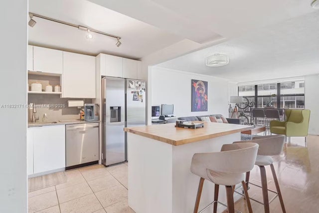 2 of 15 - 1901 Brickell Ave B1706, Miami, FL