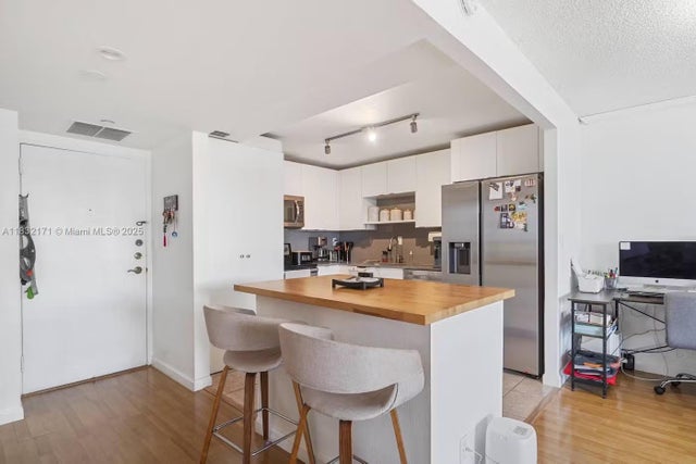 3 of 15 - 1901 Brickell Ave B1706, Miami, FL