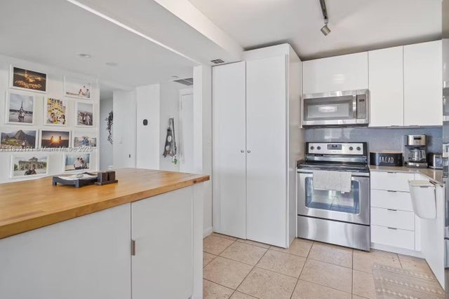 4 of 15 - 1901 Brickell Ave B1706, Miami, FL