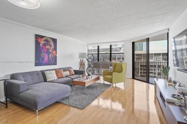 5 of 15 - 1901 Brickell Ave B1706, Miami, FL