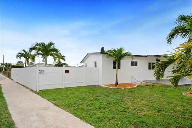 4 of 61 - 14621 Sw 106th Ave, Miami, FL