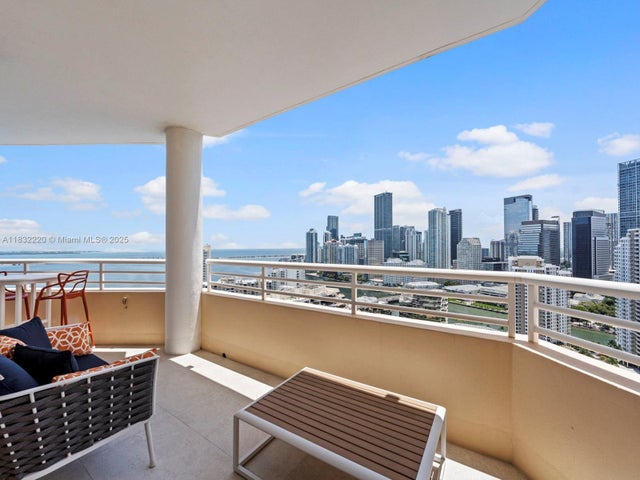 4 of 45 - 808 Brickell Key Dr 3208, Miami, FL