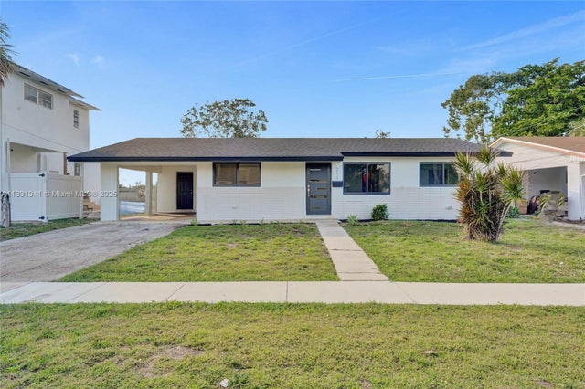 1 of 29 - 212 Sw 11th Ave, Dania Beach, FL