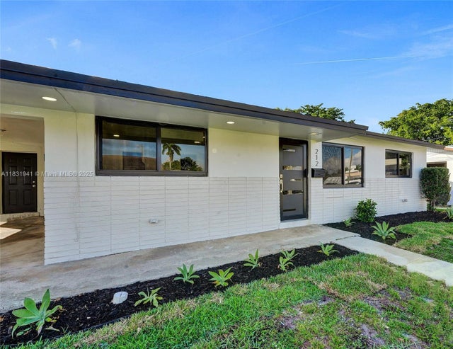 2 of 29 - 212 Sw 11th Ave, Dania Beach, FL