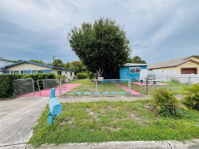 2 of 12 - 1344 W 10th St, Riviera Beach, FL