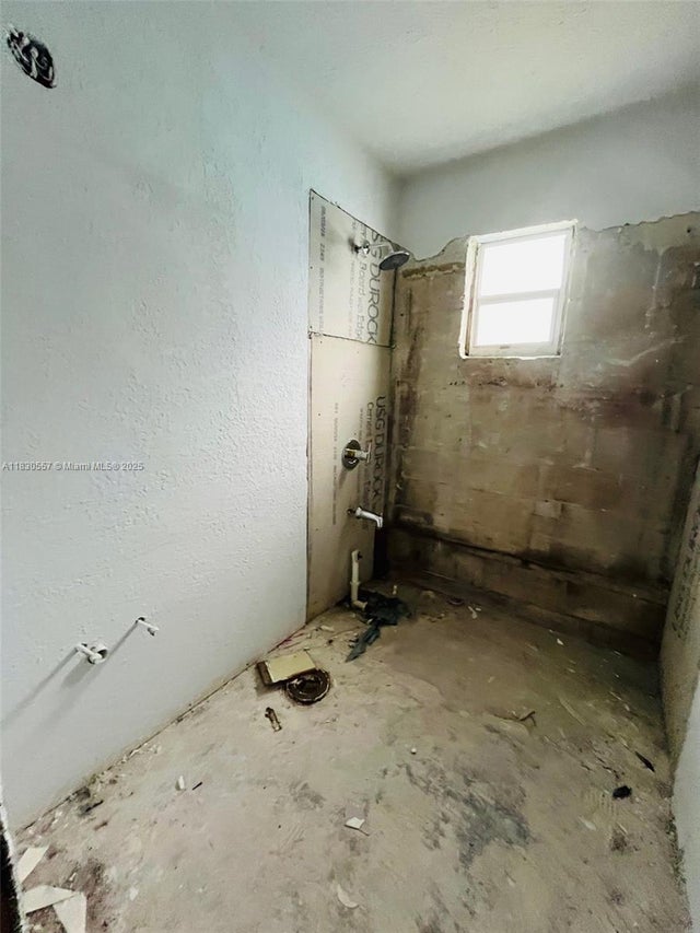 4 of 12 - 1344 W 10th St, Riviera Beach, FL