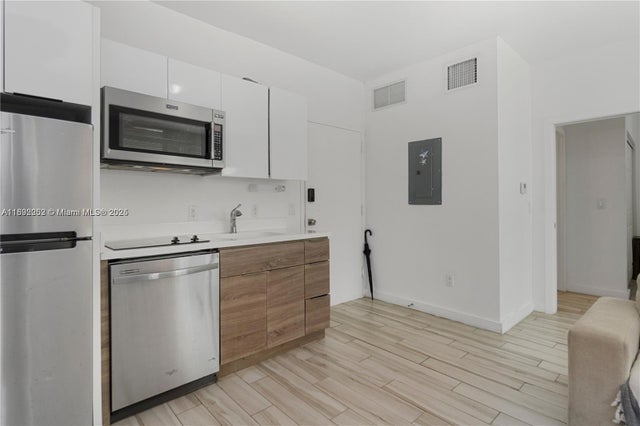 4 of 20 - 1560 Meridian Ave 108, Miami Beach, FL