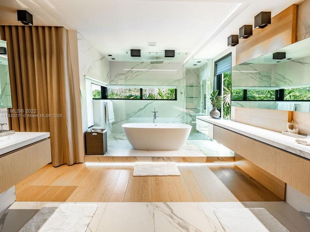 5 of 16 - 2456 Prairie Ave, Miami Beach, FL