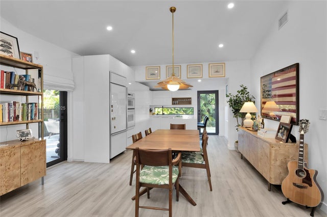 4 of 20 - 4361 Sw 16th St, Miami, FL