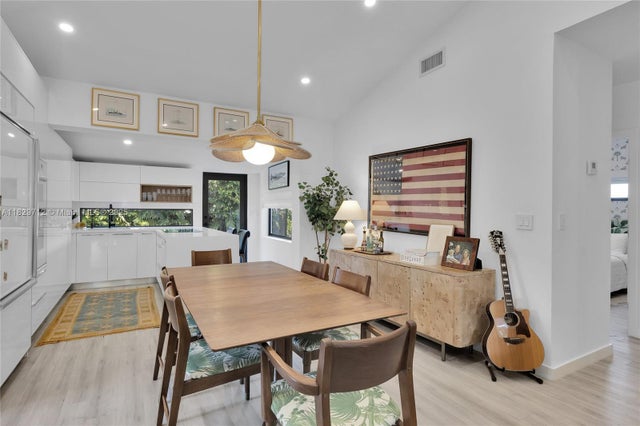 5 of 20 - 4361 Sw 16th St, Miami, FL