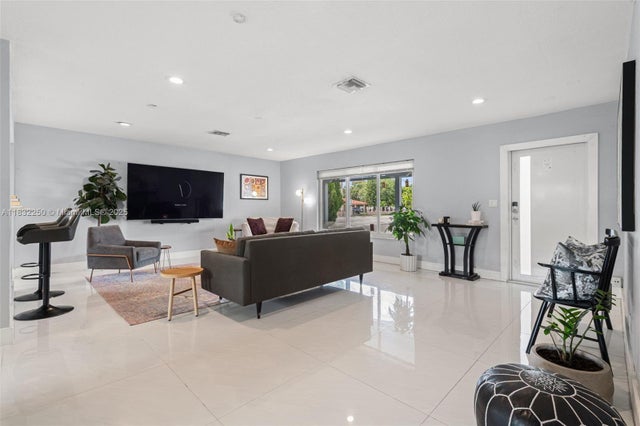 4 of 35 - 2900 Nw 9th Ave, Wilton Manors, FL
