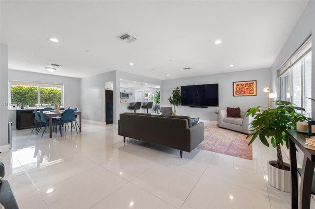 5 of 35 - 2900 Nw 9th Ave, Wilton Manors, FL