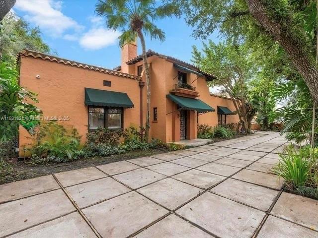 1 of 19 - 1006 S Greenway Dr, Coral Gables, FL