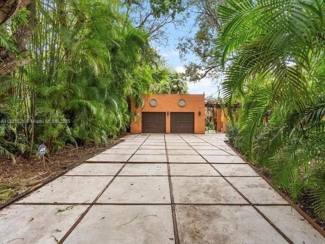 2 of 19 - 1006 S Greenway Dr, Coral Gables, FL