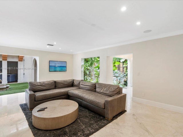 4 of 19 - 1006 S Greenway Dr, Coral Gables, FL