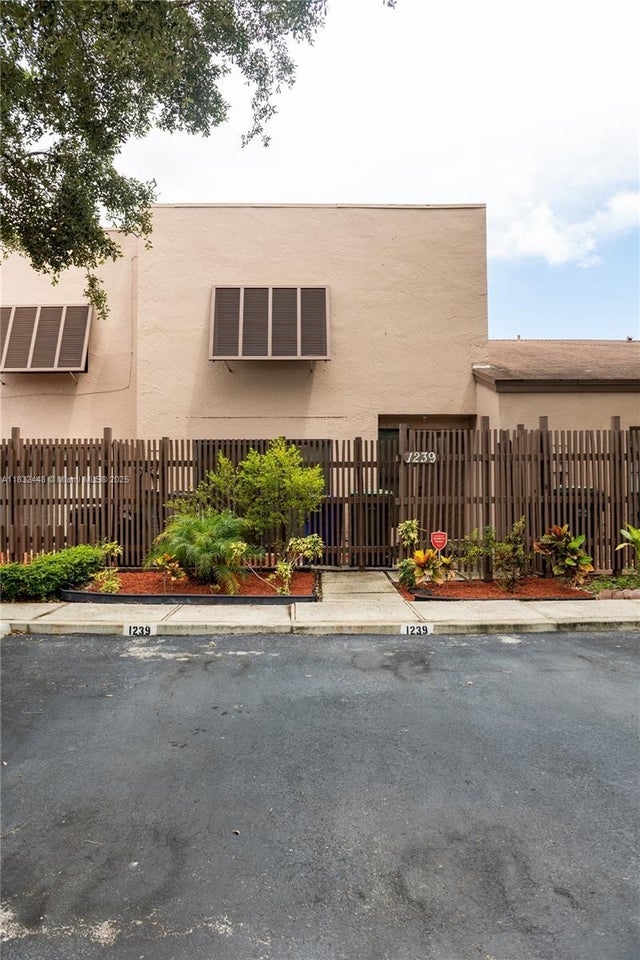 2 of 28 - 1239 Nw 122nd Ter, Pembroke Pines, FL