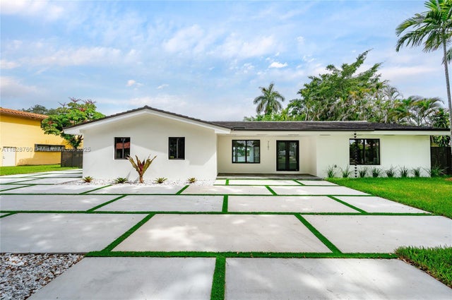 2 of 35 - 7101 E Troon Cir, Miami Lakes, FL