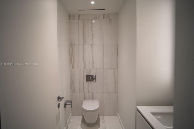 4 of 57 - 300 Biscayne Blvd Way 3009, Miami, FL