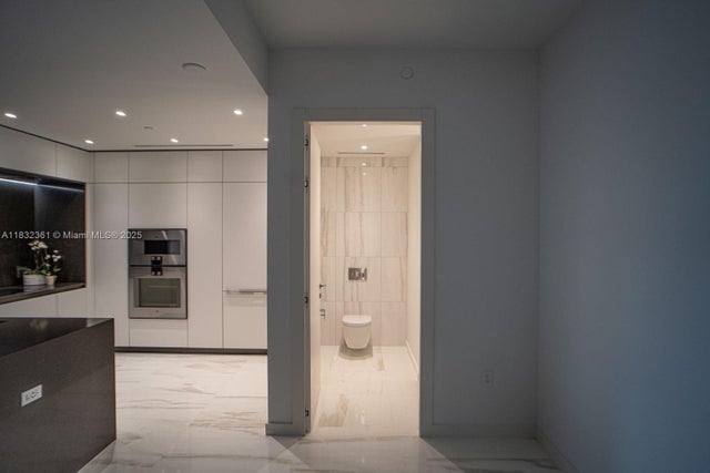 5 of 57 - 300 Biscayne Blvd Way 3009, Miami, FL