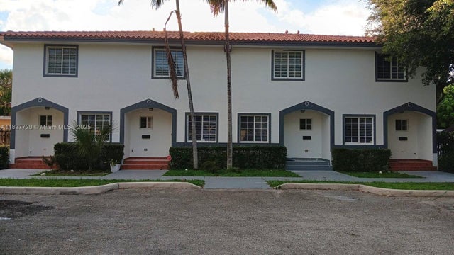 1 of 23 - 972 N 18th Ct, Hollywood, FL
