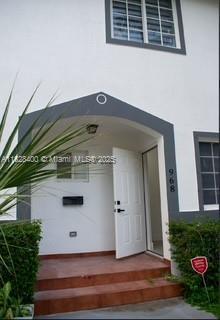 2 of 24 - 968 N 18th Ct, Hollywood, FL
