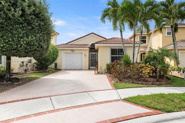 1 of 26 - 5618 Kingsmill Ct, Lake Worth, FL