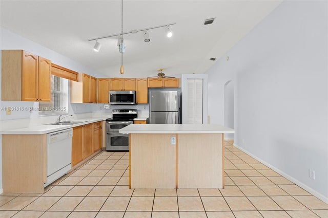 5 of 26 - 5618 Kingsmill Ct, Lake Worth, FL