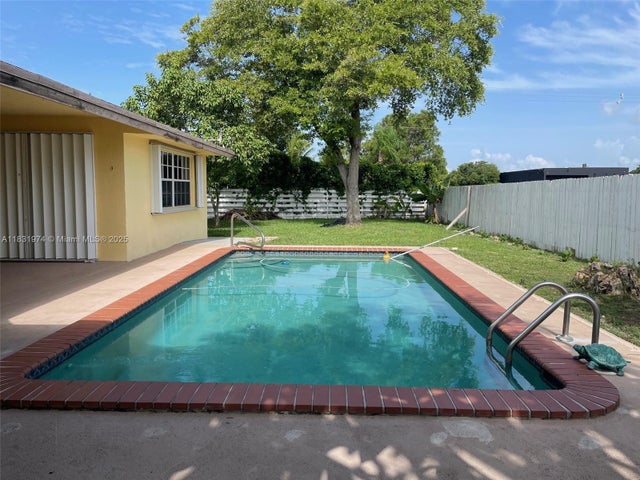 4 of 36 - 14409 Sw 141st Pl, Miami, FL