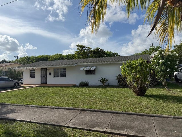2 of 24 - 141 Ne 209th St, Miami Gardens, FL