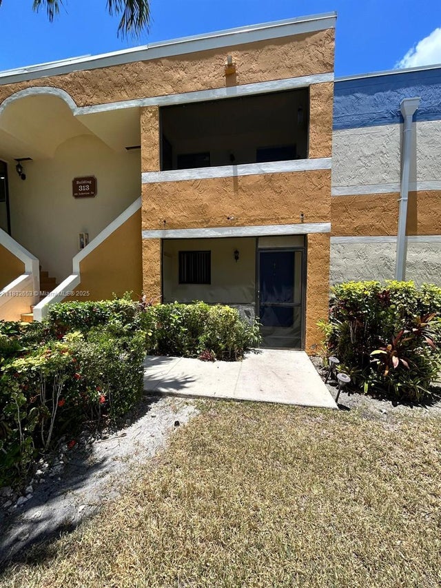 1 of 9 - 189 Lakeview Dr 103, Weston, FL