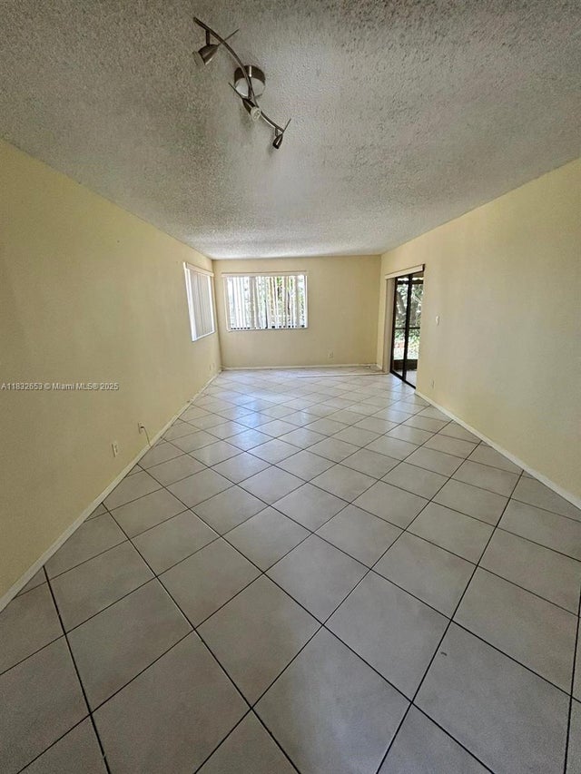 4 of 9 - 189 Lakeview Dr 103, Weston, FL