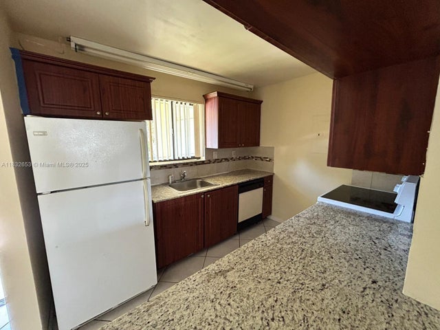 5 of 9 - 189 Lakeview Dr 103, Weston, FL