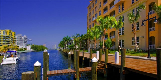 4 of 20 - 3001 Ne 185th St 431, Aventura, FL
