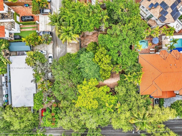 1 of 39 - 3041 Oak Ave, Miami, FL