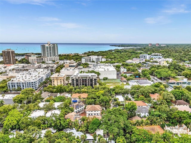 2 of 39 - 3041 Oak Ave, Miami, FL
