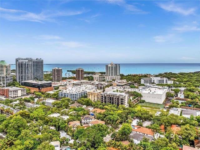3 of 39 - 3041 Oak Ave, Miami, FL