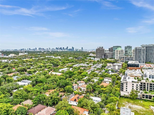 5 of 39 - 3041 Oak Ave, Miami, FL