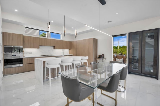 4 of 24 - 820 Ne 2nd St, Fort Lauderdale, FL