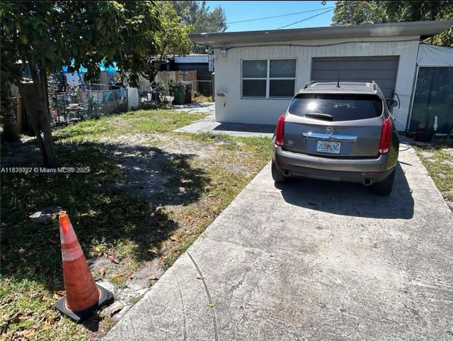 2 of 10 - 791 E 22nd St, Hialeah, FL