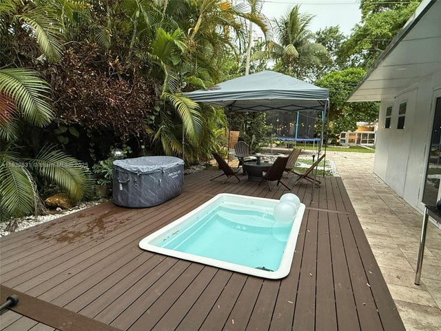 4 of 28 - 5838 Madison St, Hollywood, FL