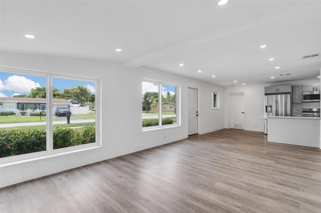 5 of 28 - 6117 Nw 9th St, Margate, FL