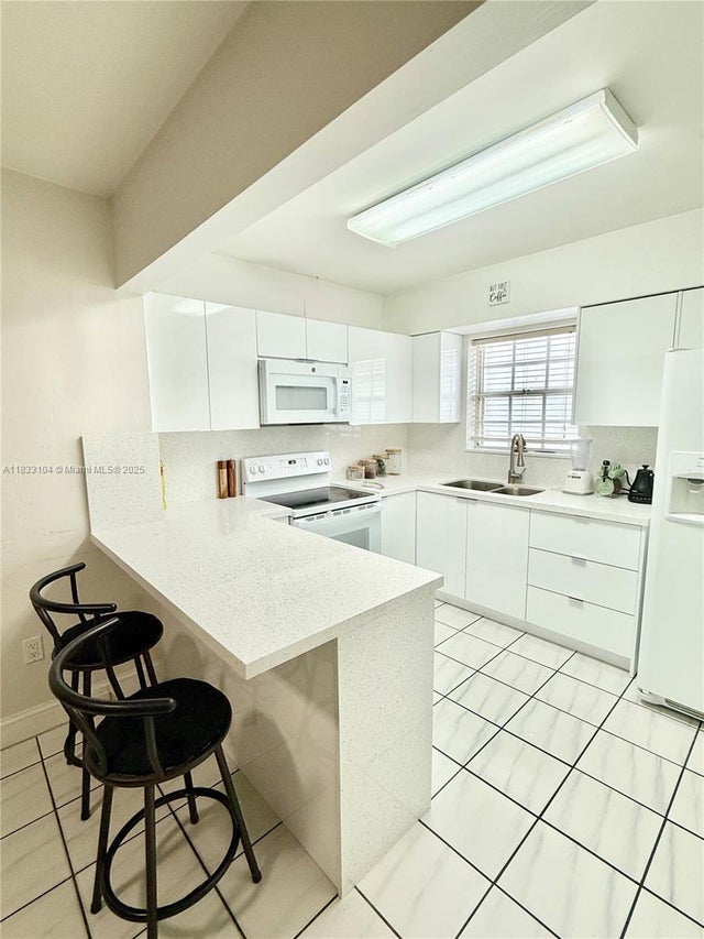 5 of 14 - 2145 Sw 26th St, Miami, FL