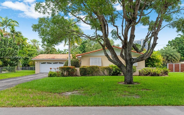 1 of 23 - 9640 Sw 72nd Ct, Pinecrest, FL