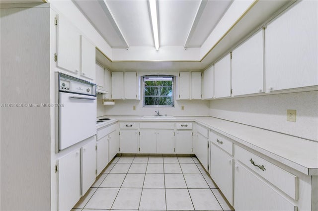 4 of 23 - 9640 Sw 72nd Ct, Pinecrest, FL