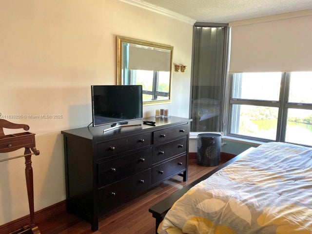 5 of 17 - 3530 Mystic Pointe Dr 1208, Aventura, FL