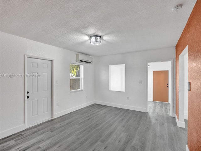 4 of 26 - 2720 Sw 13th Ave, Fort Lauderdale, FL
